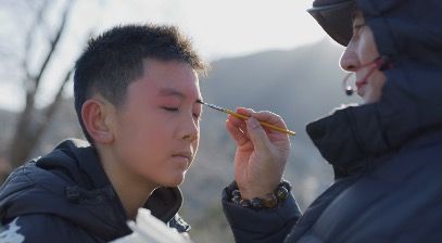 BoyMakingUp2_3840x2160_50fps_10bit_420