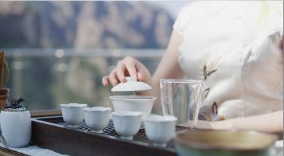 GirlWithTeaSet2_3840x2160_25fps_10bit_420