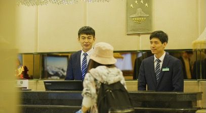 HotelClerks_3840x2160_25fps_10bit_420